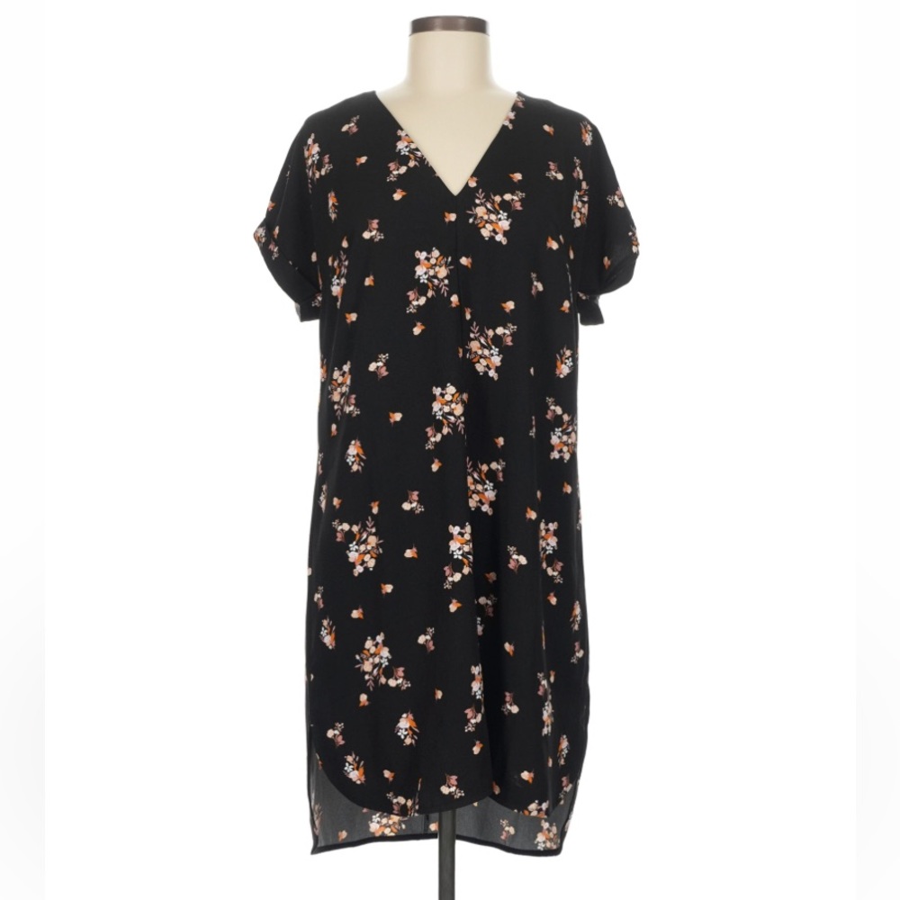 NWT A New Day Black Floral Short Sleeve V-neck Crepe Dress